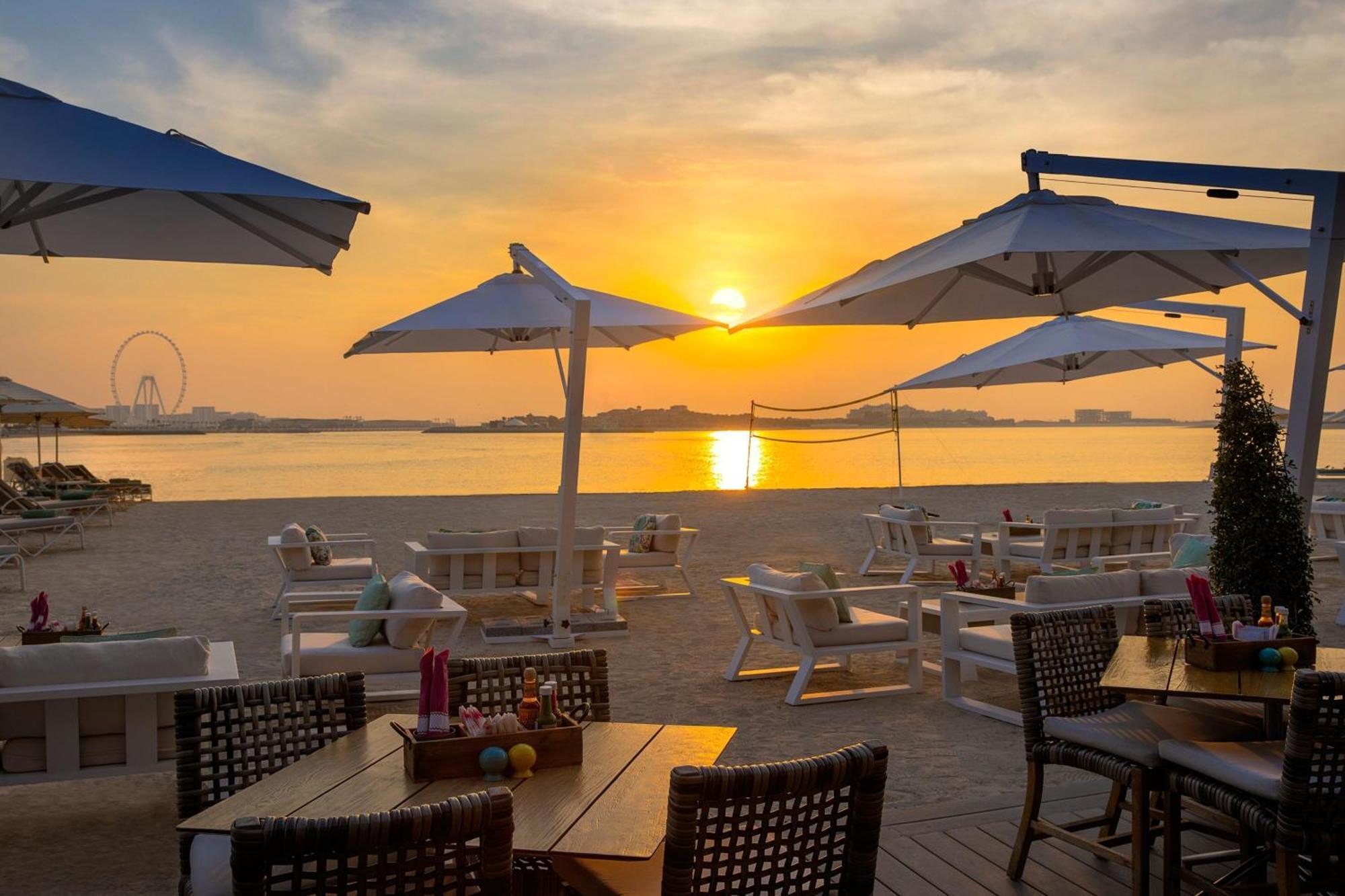 Marriott Resort Palm Jumeirah, دبي المظهر الخارجي الصورة Sunset at the beach
